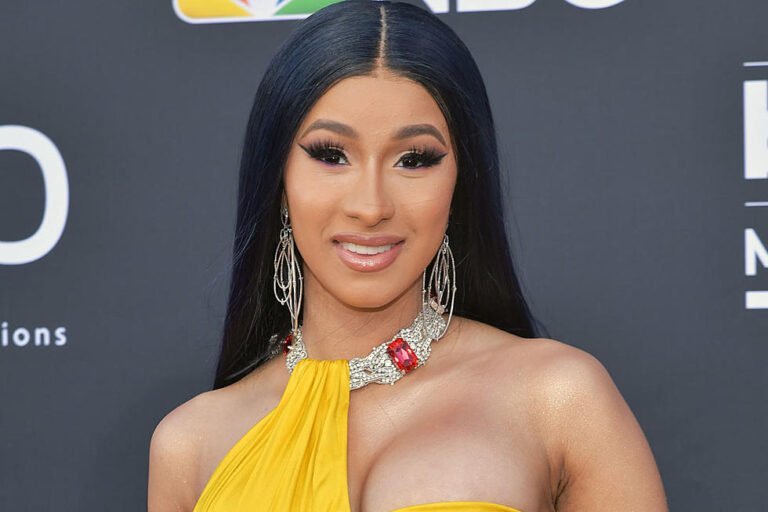 Η Cardi B αποκάλυψε ότι έπεσε θύμα σεξουαλικής παρενόχλησης από φωτογράφο