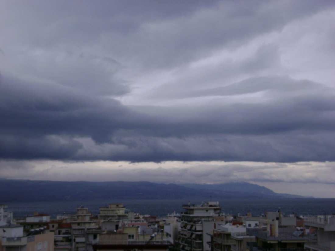 Καιρός: Φθινοπωρινό σκηνικό με συννεφιά και ισχυρούς ανέμους