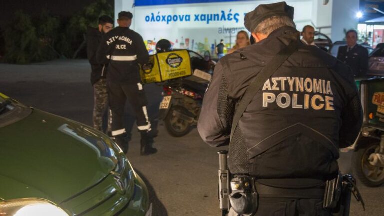 Χειροπέδες στους δύο κουκουλοφόρους που λήστεψαν delivery boy στη Λεμεσό