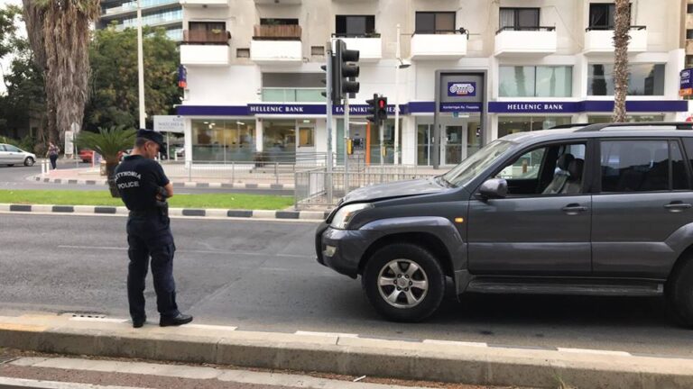 Όχημα παρέσυρε 54χρονη σε δρόμο της Λεμεσού (ΒΙΝΤΕΟ)