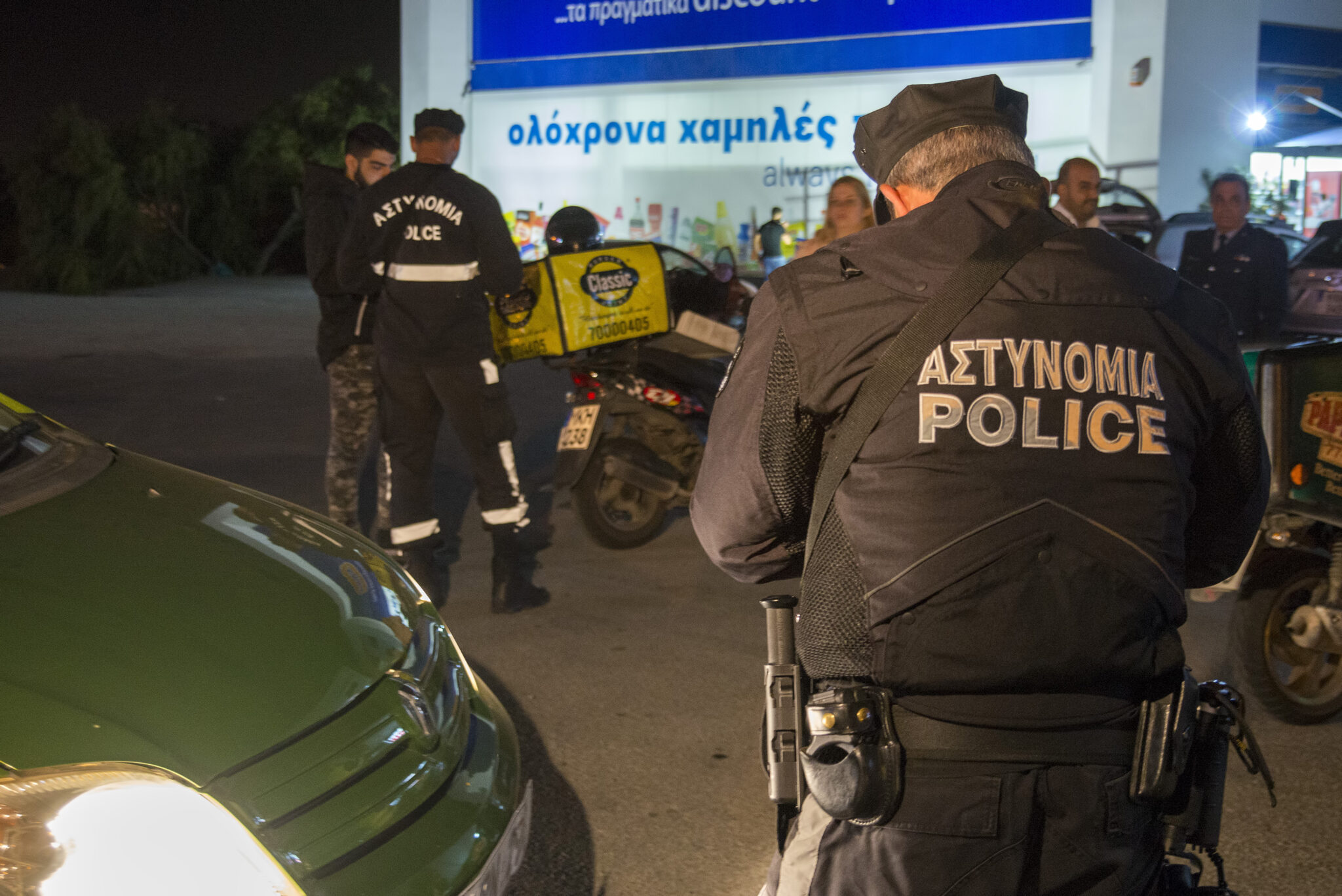 Μεθυσμένη προκάλεσε ατύχημα και τα έβαλε με τους αστυνομικούς για το αλκοτέστ