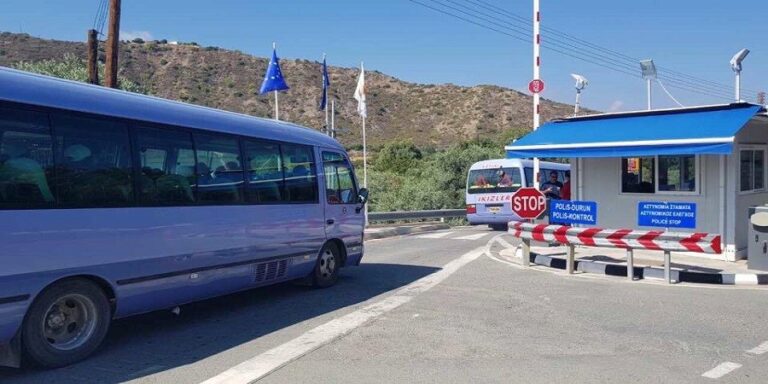 Τον ανέκοψαν για έλεγχο και βρήκαν στην κατοχή του 30.000 ευρώ