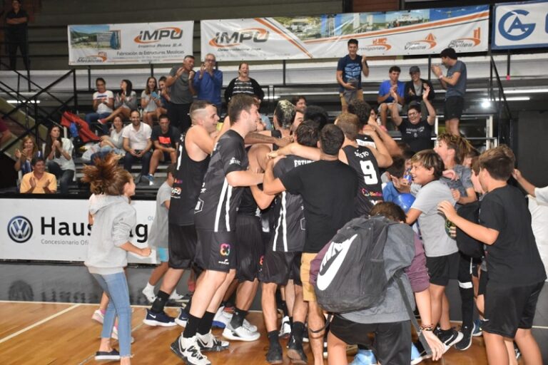 «Τρελό» buzzer beater με την πλάτη γυρισμένη στο καλάθι (ΒΙΝΤΕΟ)