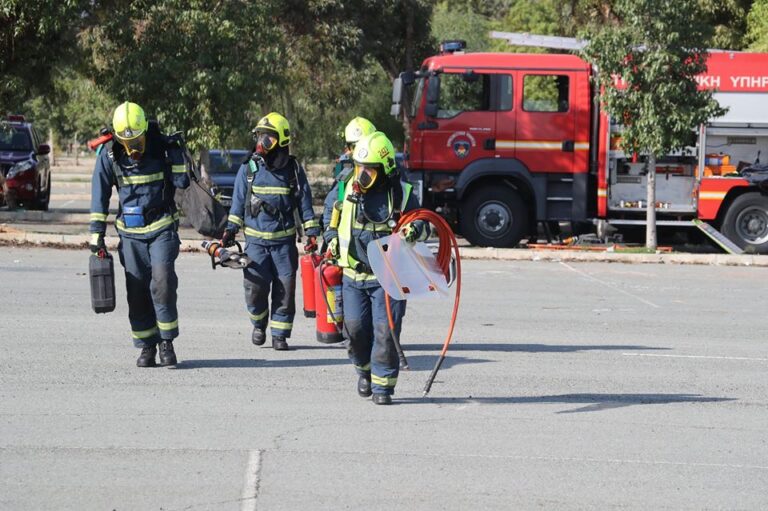 Παιδάκι κινδύνευσε όταν ανέβηκε σε πεζούλι στον πρώτο όροφο με κίνδυνο να πέσει