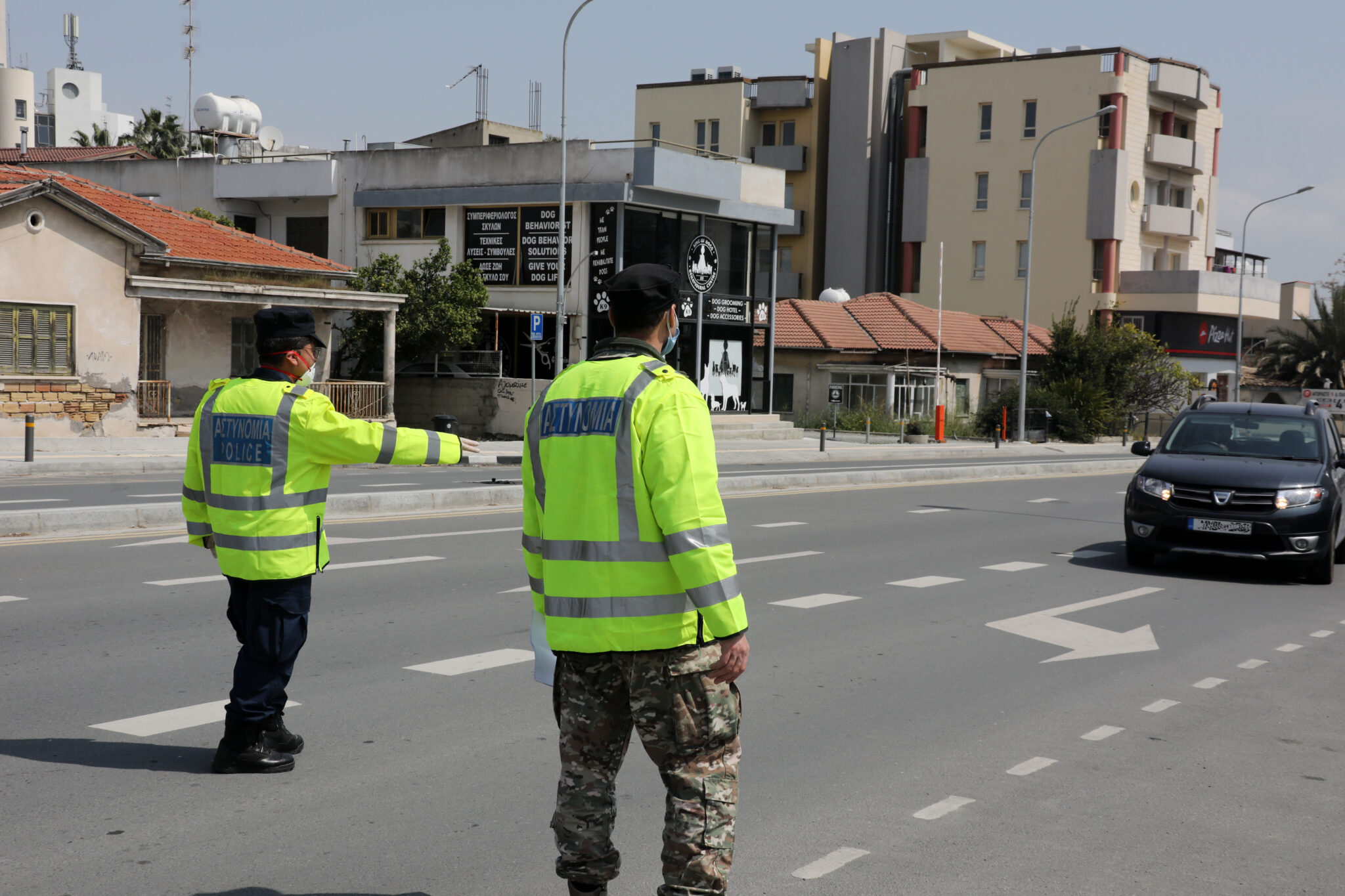 "Έπεσαν" τα πρώτα πρόστιμα σε παραβάτες για αχρείαστες μετακινήσεις