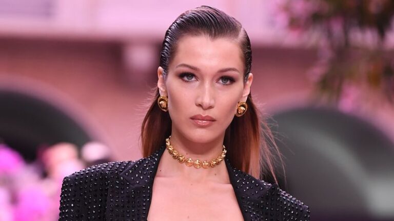 H Bella Hadid φωτογραφήθηκε μέσω FaceTime για την…Ιταλική Vogue (ΦΩΤΟ)