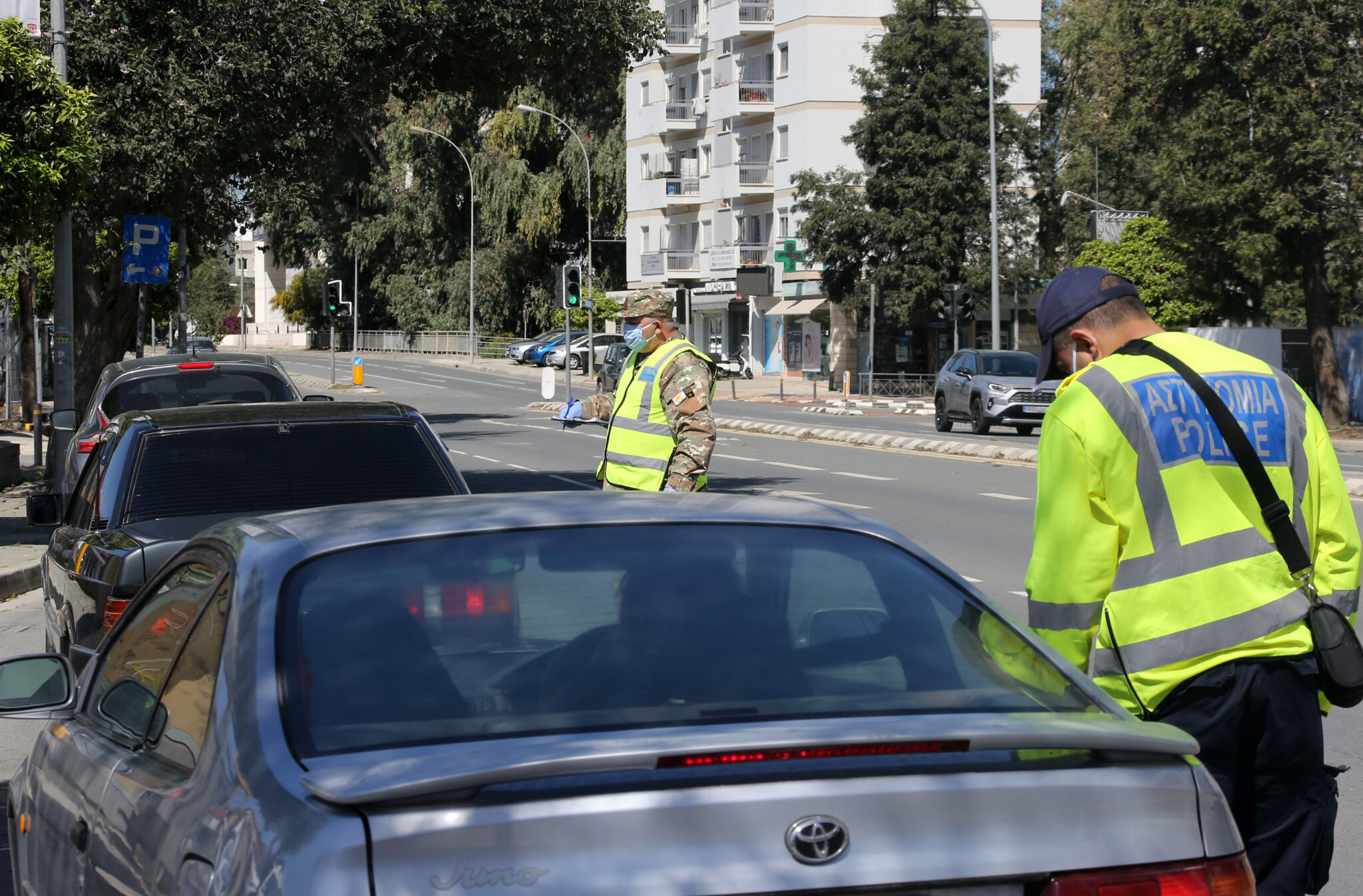 297 καταγγελίες οδηγών και πεζών από την Αστυνομία μέσα στο Σαββατοκύριακο (VID)