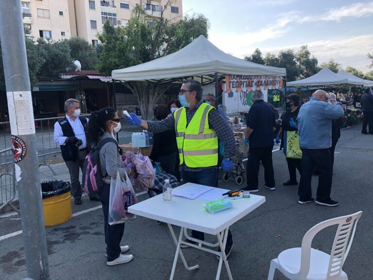 Γάντια, μάσκες, αντισηπτικά και… φύγαμε για την λαϊκή αγορά! (ΦΩΤΟ)