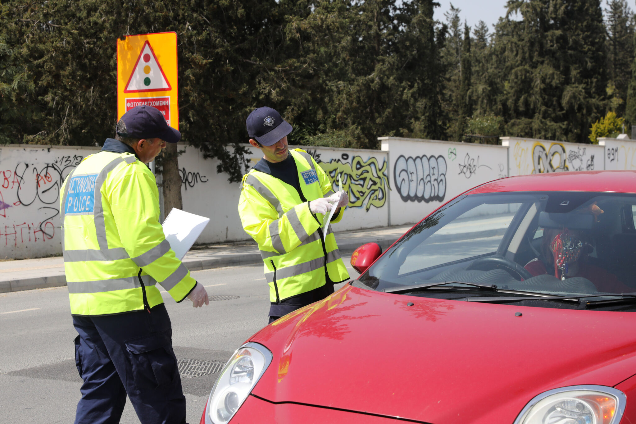 Οι τελευταίοι οδηγοί και πεζοί που καταγγέλθηκαν για παραβίαση των διαταγμάτων