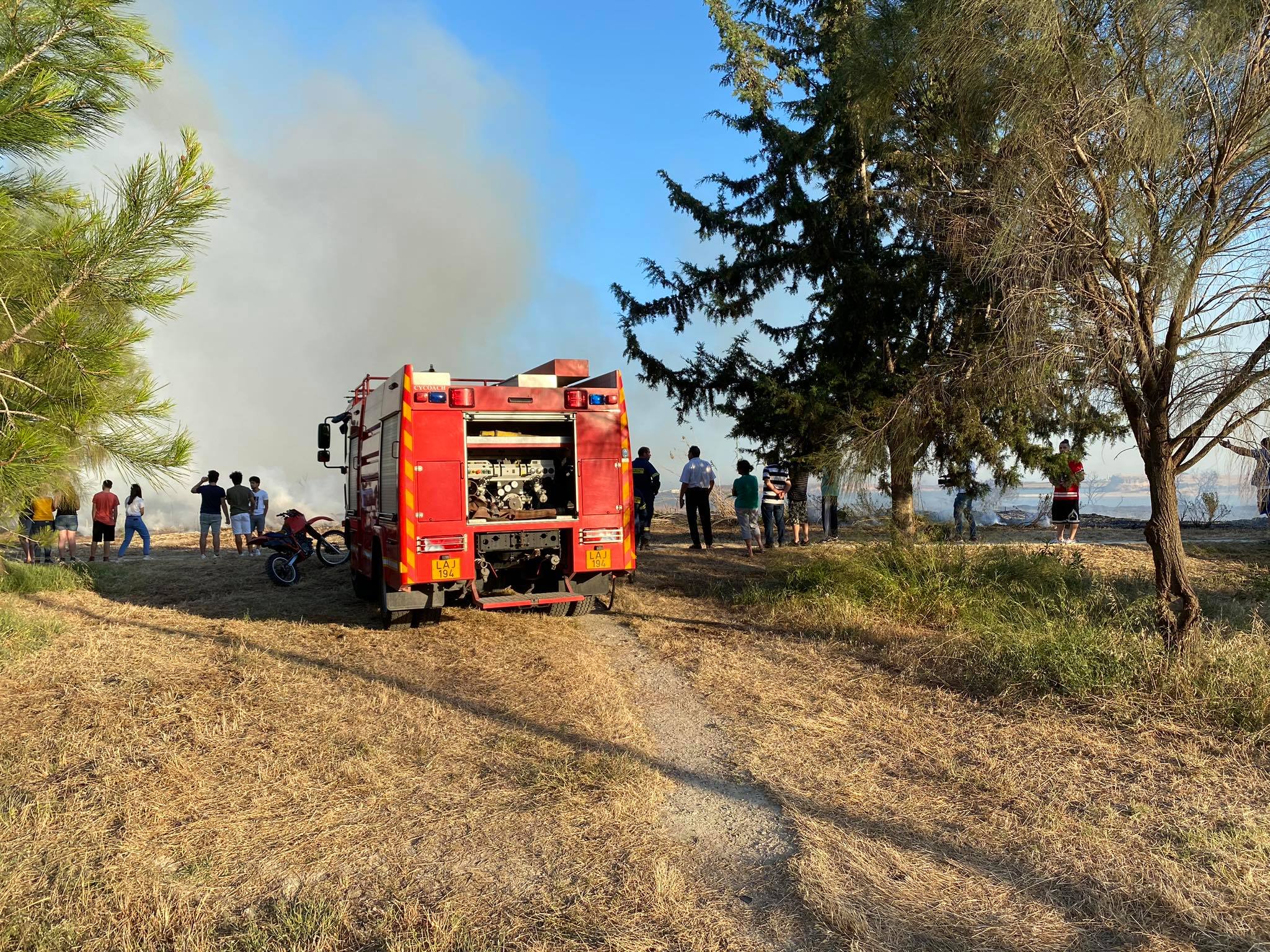 Μεγάλη πυρκαγιά στο Πεντάκωμο πλησίον του αυτοκινητόδρομου