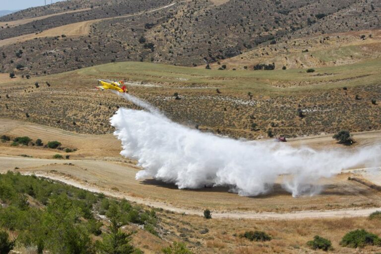 Εντυπωσιακές εικόνες από τη μεγάλη άσκηση πυρόσβεσης (BINTEO)