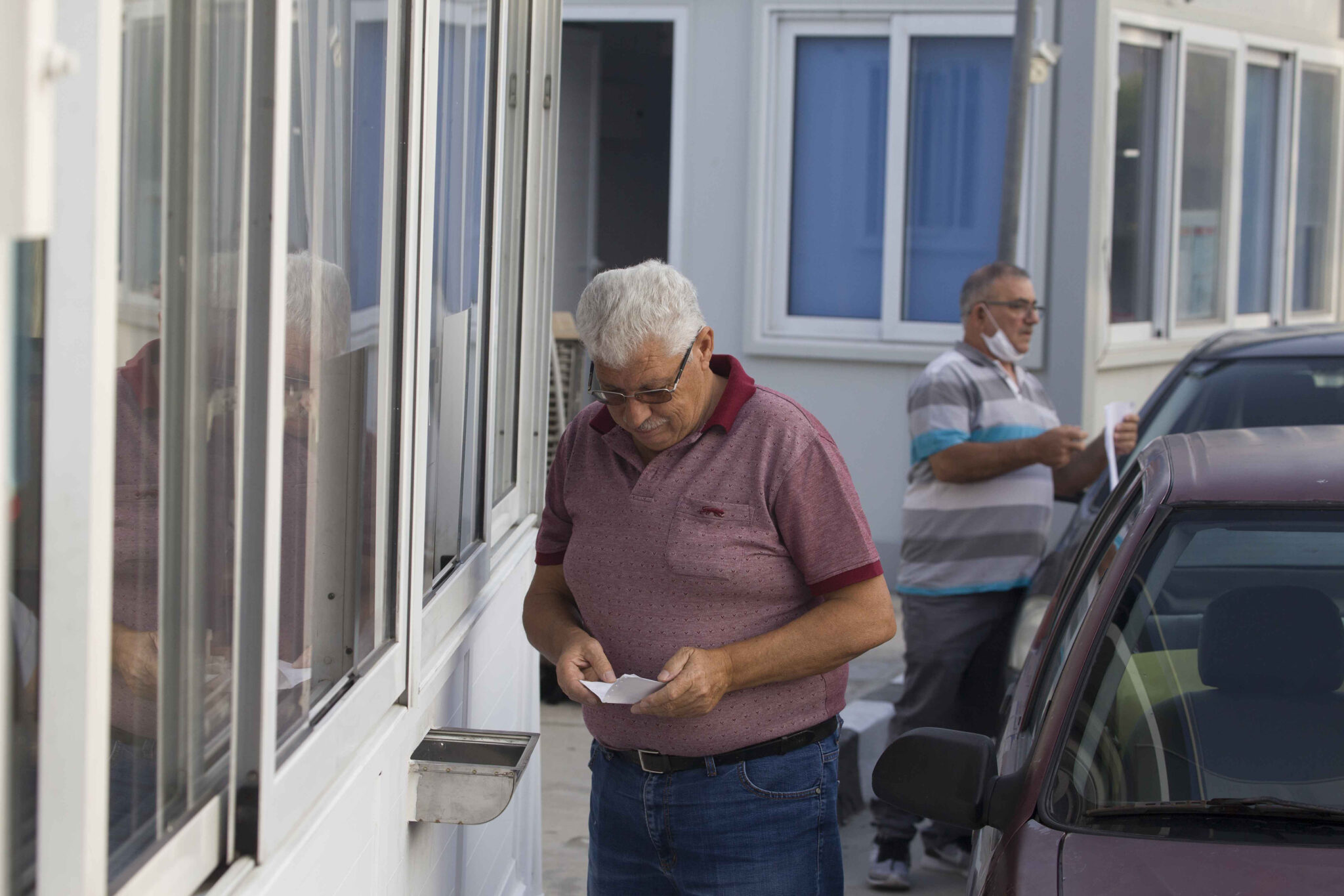 "Τότε άφησα τα παιδιά μου, τώρα αφήνω τα εγγόνια μου" (BINTEO)