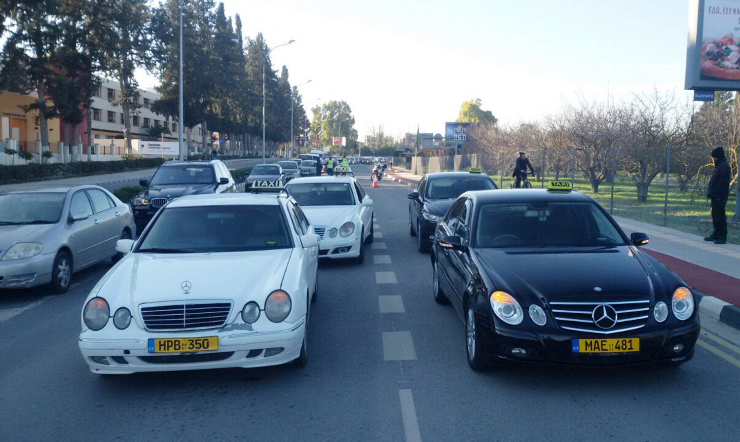 Δυναμικές κινητοποιήσεις από τους οδηγούς ταξί σε Λευκωσία και Λεμεσό