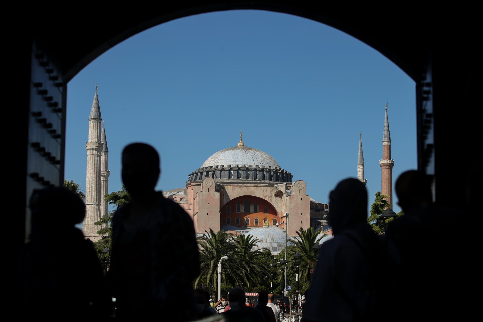 Bir Allah στην Αγιά Σοφιά: Ιμάμηδες μπαίνουν ξανά στο λίκνο της Ορθοδοξίας