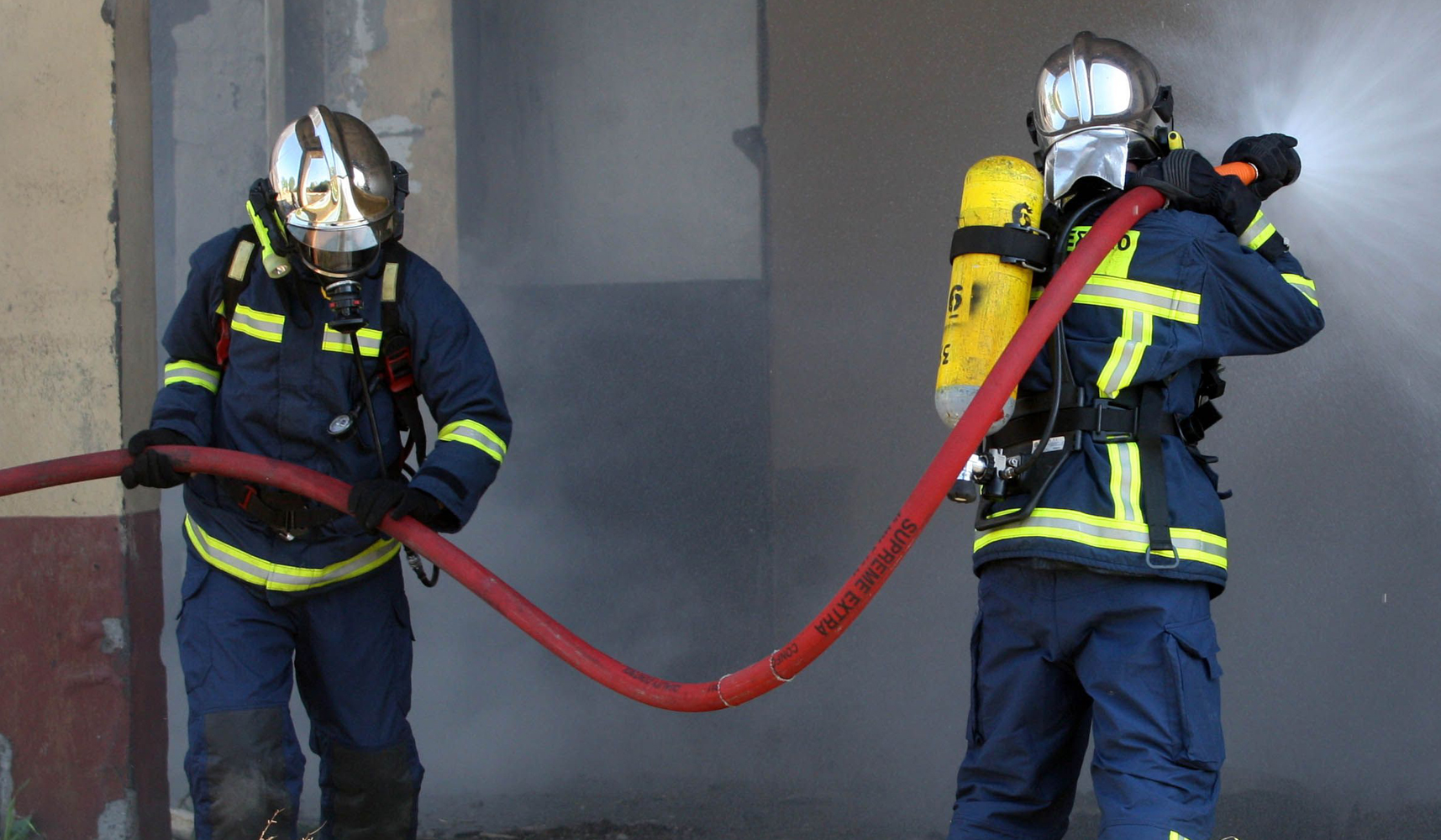 Καρέ – καρέ η ανταπόκριση της πυροσβεστικής σε κλήση για πυρκαγιά (ΒΙΝΤΕΟ)