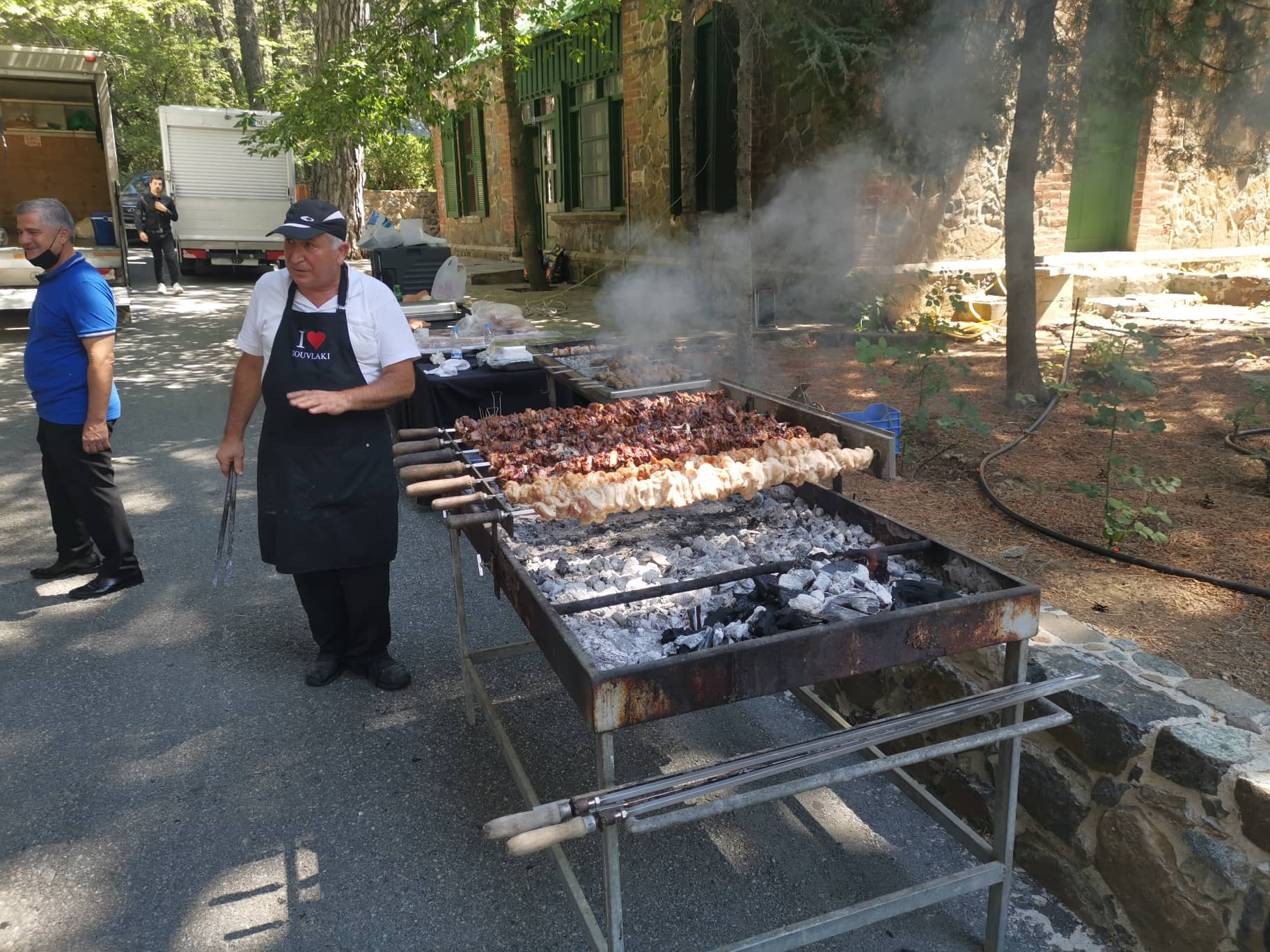 Άναψαν τα μαγκάλια στην εξοχική Προεδρική κατοικία στο Τρόοδος (ΦΩΤΟ)