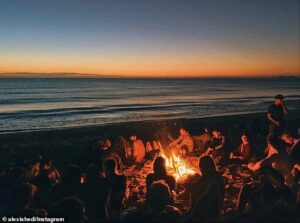 Beach party με 30 άτομα κατέληξε σε αλυσίδα μετάδοσης του κορωνοϊού