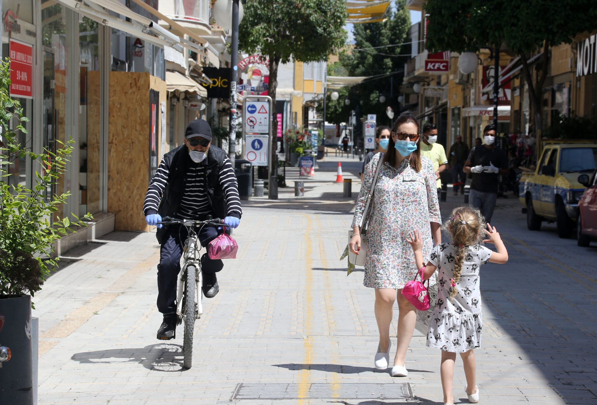 Προβληματισμός για τις επαφές που κάνουν την "πάπια", φόβοι για εκτροχιασμό