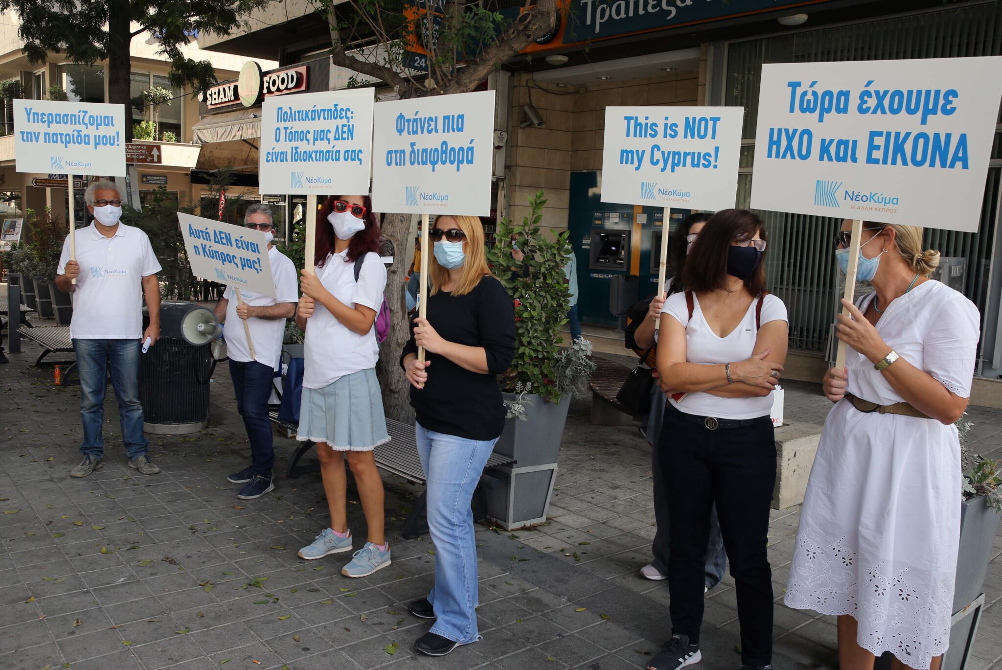 Δεν αρκούνται στις δύο παραιτήσεις και βγήκαν ξανά στους δρόμους (ΒΙΝΤΕΟ)