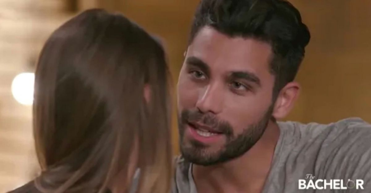 Οι ανατροπές στο αποψινό "The Bachelor" και η λιποθυμία παίκτριας (VID)