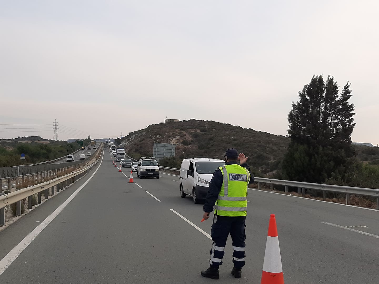 Ομαλά οι έλεγχοι για τα τεστ στα μπλόκα, μόνο ένας οδηγός χωρίς τα χαρτιά του