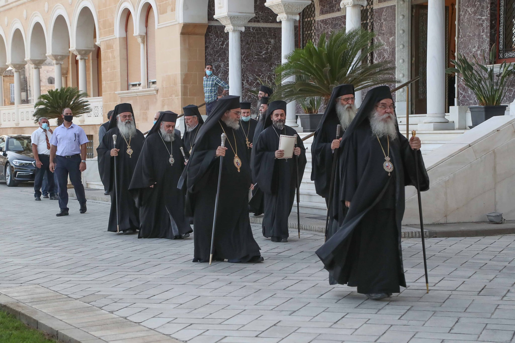 Ιερά Σύνοδος: Η Θεία Κοινωνία δεν μεταδίδει καμία ασθένεια