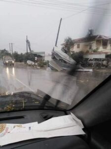 ΦΩΤΟ: Ανεμοστρόβιλος "σάρωσε" χωριά της Λευκωσίας προκαλώντας σοβαρές ζημιές