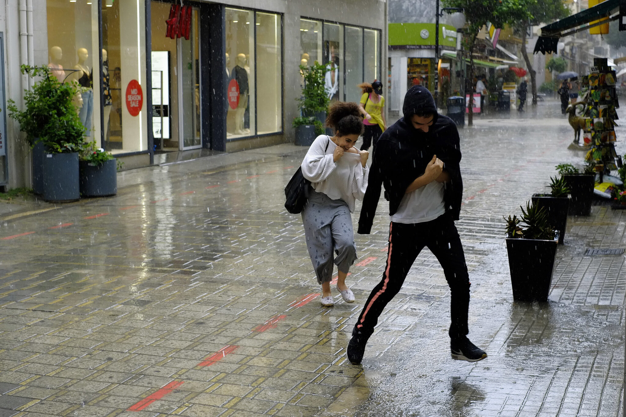 Σε κλοιό κακοκαιρίας αύριο η Κύπρος: Βροχές, καταιγίδες, χιόνια και… σκόνη