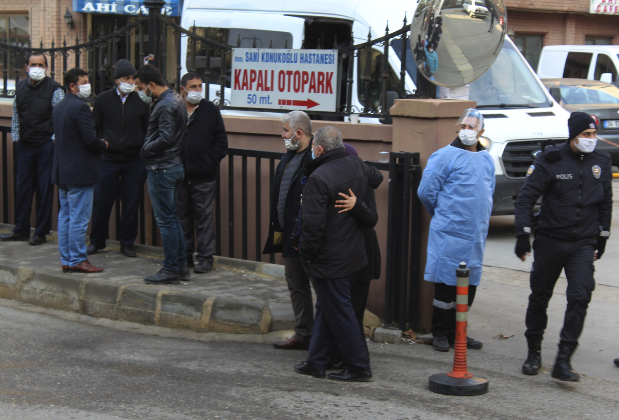 Στους δέκα ανήλθαν οι νεκροί από πυρκαγιά σε μονάδα Covid-19 στην Τουρκία