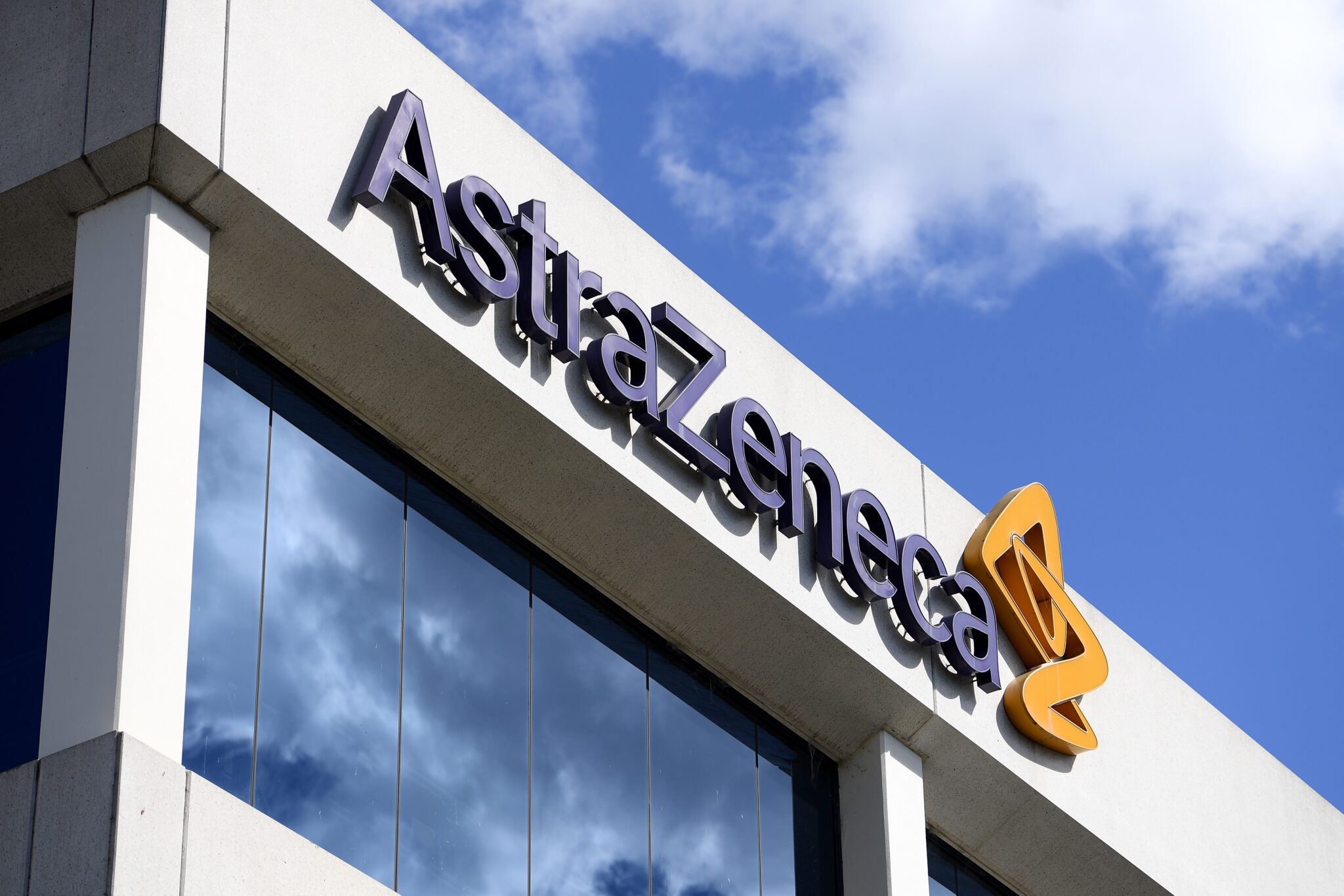 Η Βρετανία ενέκρινε το εμβόλιο της AstraZeneca