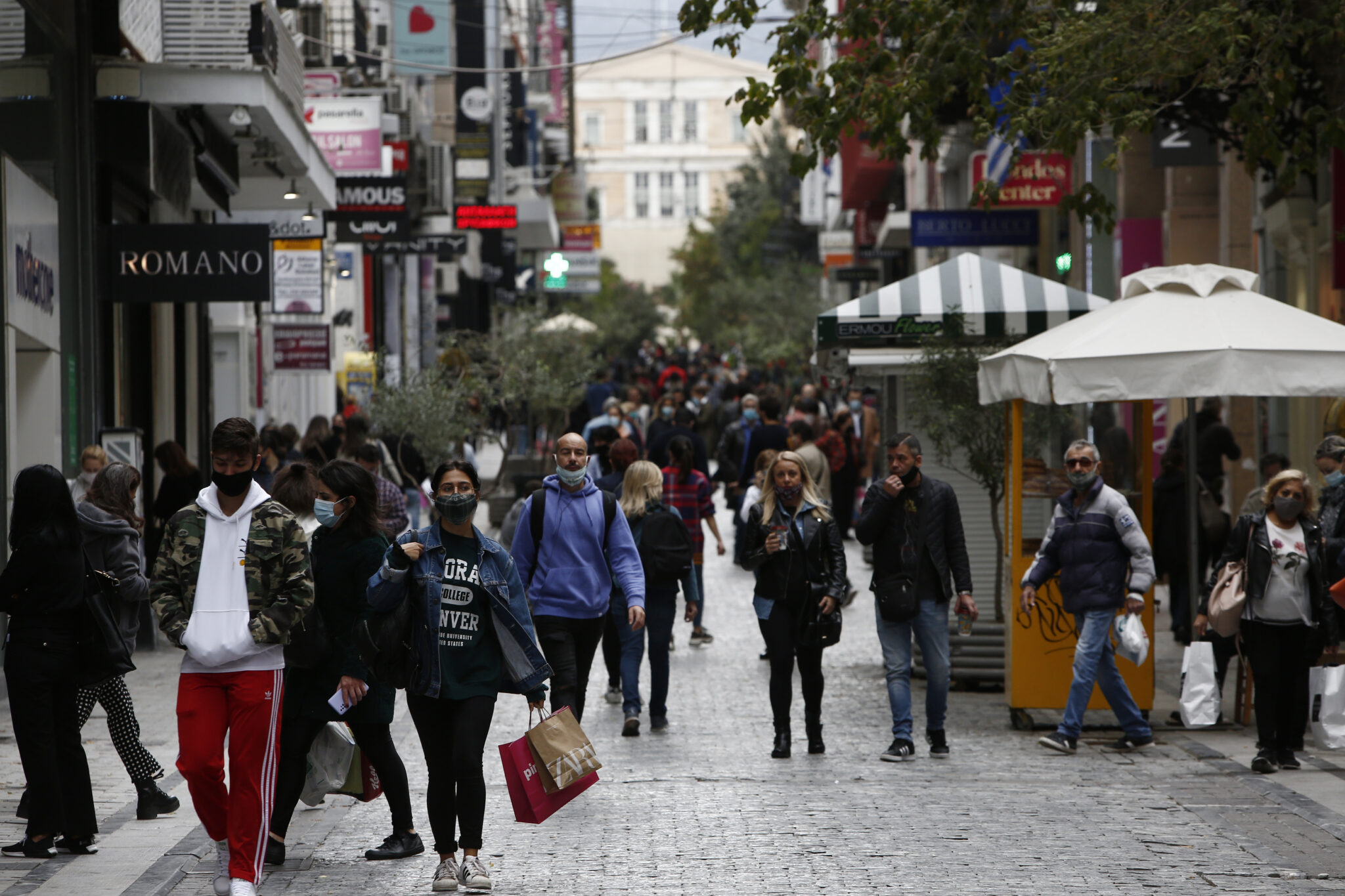 Πάνω από 1.000 νέα κρούσματα και 78 θάνατοι στην Ελλάδα