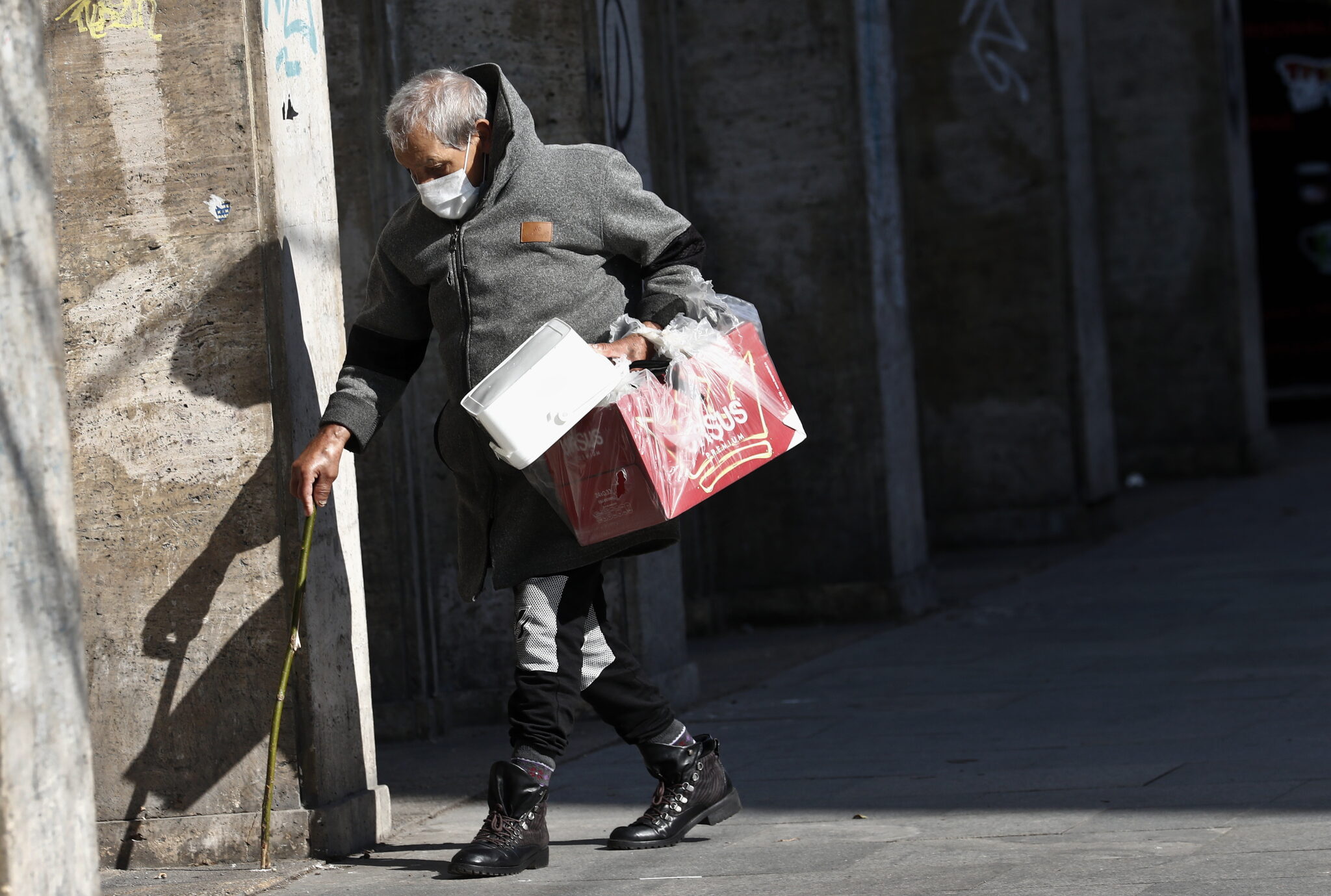 Κορωνο-εξώδικο σε 90χρονο για μη χρήση μάσκας και… απρεπή συμπεριφορά