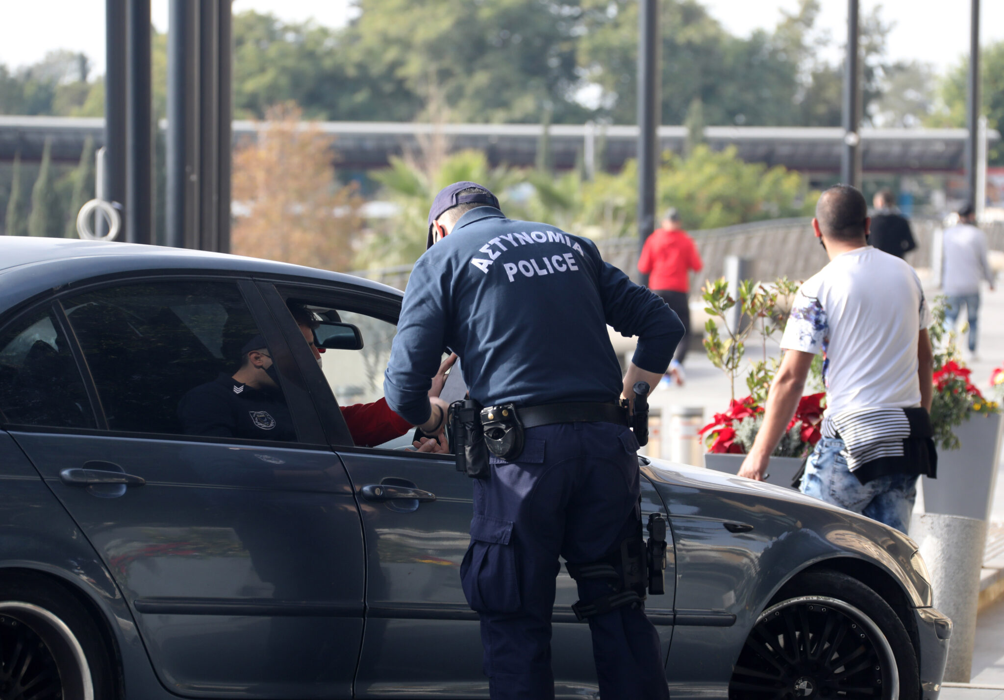 Στη "μάχη" πάνω από 300 αστυνομικοί για ελέγχους στις μετακινήσεις (ΒΙΝΤΕΟ)