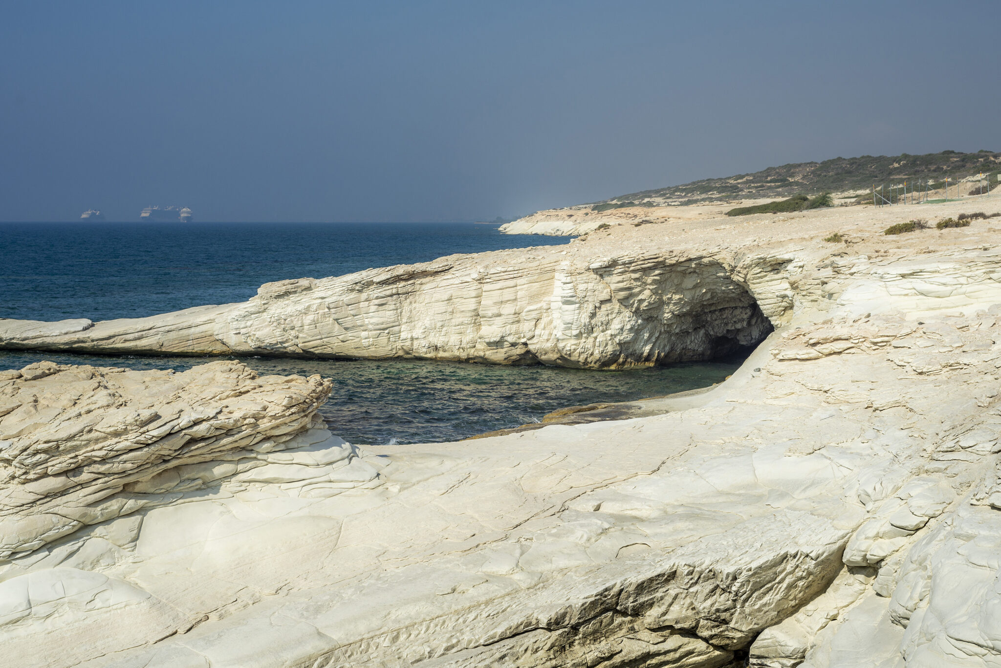 Καταγγελίες για ρίψη πυροτεχνημάτων στις θαλασσινές σπηλιές (ΒΙΝΤΕΟ)