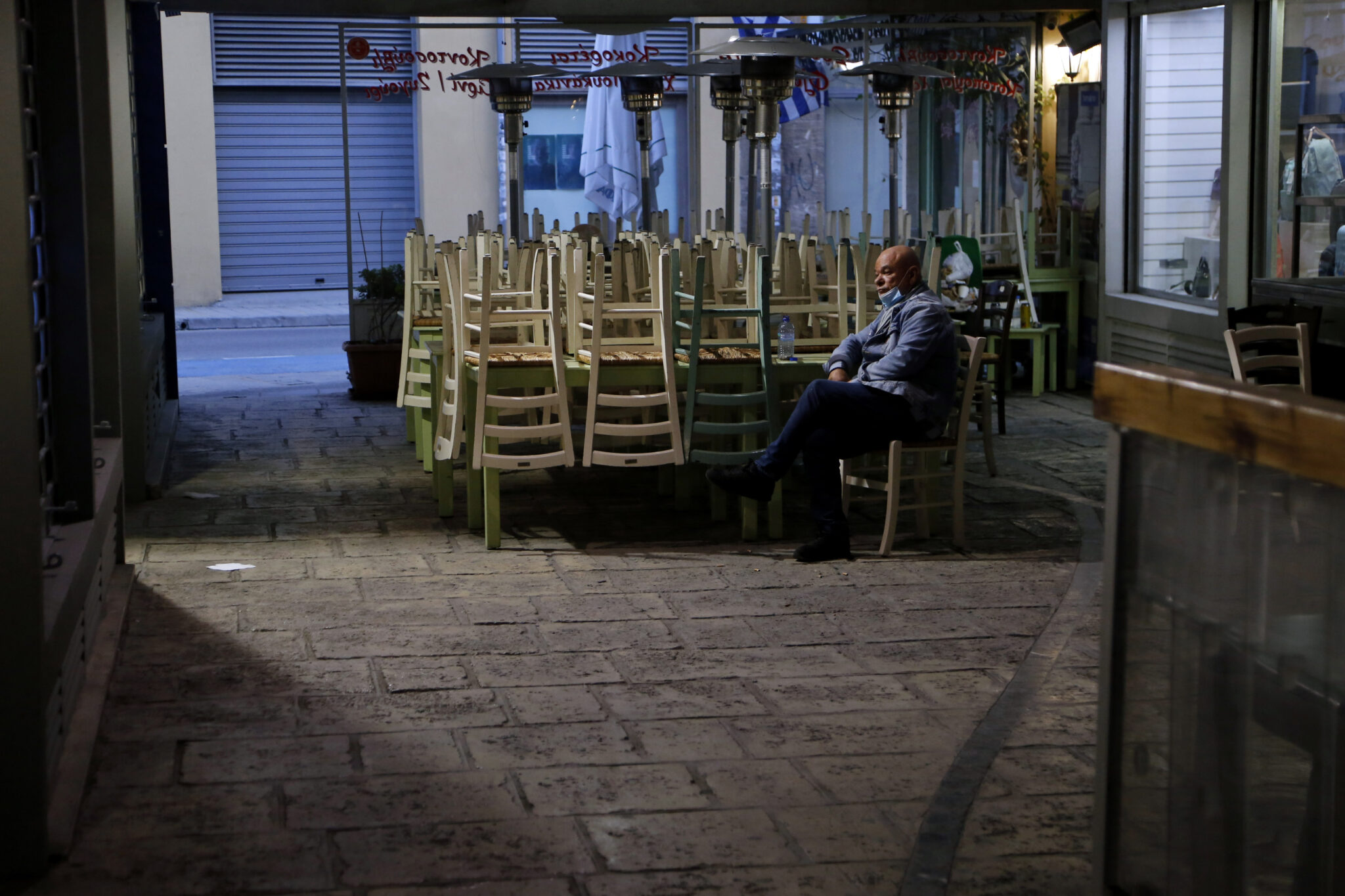 Πήραν "φωτιά" τα τηλέφωνα για κρατήσεις αλλά περιμένουν το "ναι" οι μαγαζάτορες