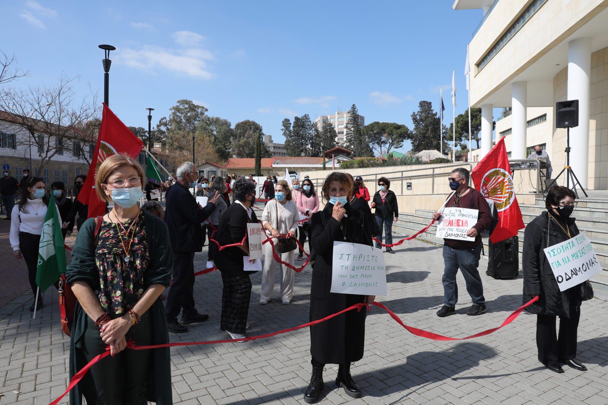 Ένωσαν τις φωνές τους για τα δικαιώματα υπέρ των γυναικών (ΒΙΝΤΕΟ)