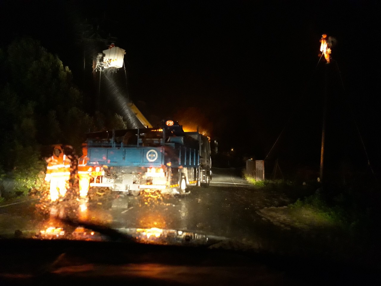 Όχημα προσέκρουσε σε πάσσαλο και "βυθίστηκαν" στο σκοτάδι 13 περιοχές