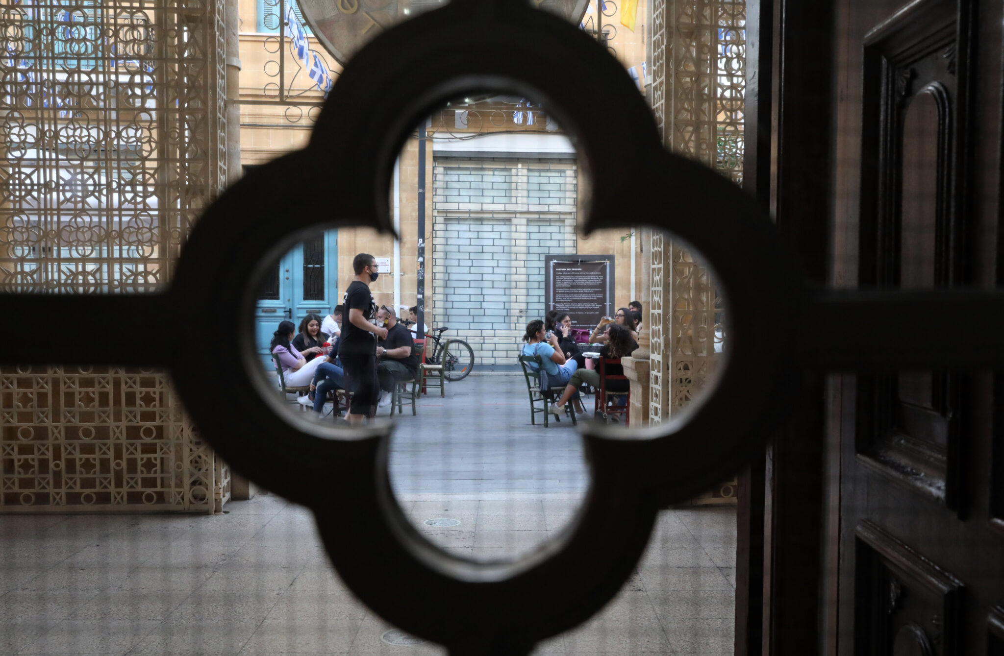 Παράταση του lockdown, τα κρούσματα θα αυξηθούν κι άλλο στις δύο εβδομάδες (VID)