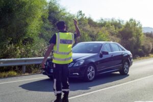 Αστυνομικοί βοήθησαν γυναίκα οδηγό που έπρεπε να μεταφερθεί άμεσα στο νοσοκομείο