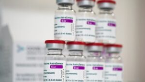 H ΕΕ θα δεχόταν εκπλήρωση του συμβολαίου με AstraZeneca με καθυστέρηση 3 μηνών