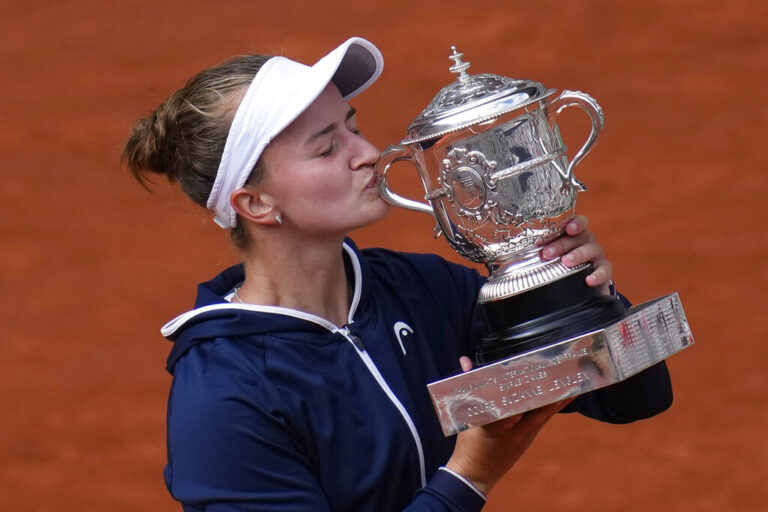 Στην κορυφή του Roland Garros η Κρεϊτσίκοβα (ΒΙΝΤΕΟ)