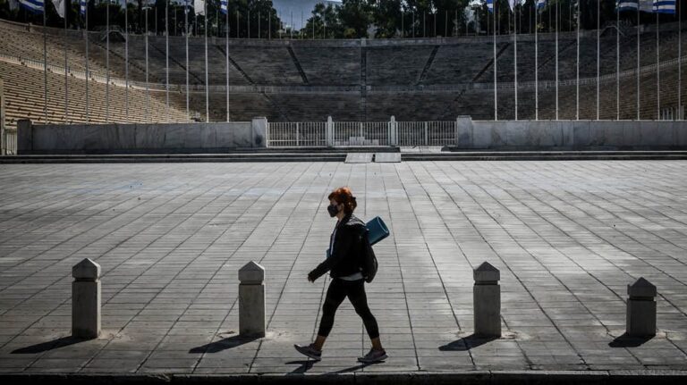 Τέλος η μάσκα σε εξωτερικούς χώρους από αύριο στην Ελλάδα