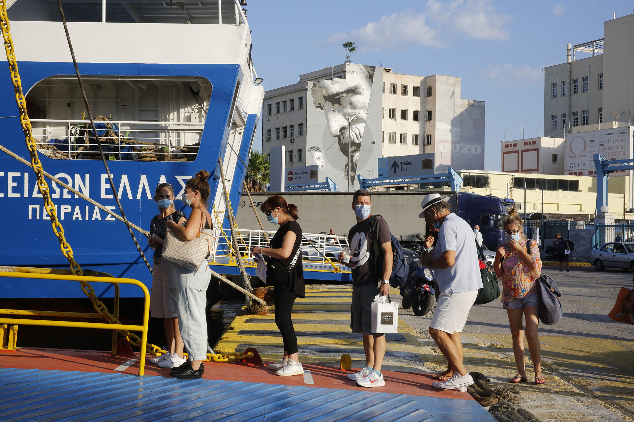 Θετικοί στον κορωνοϊό δεκατέσσερις νεαροί που επέστρεψαν από πάρτυ στην Ίο