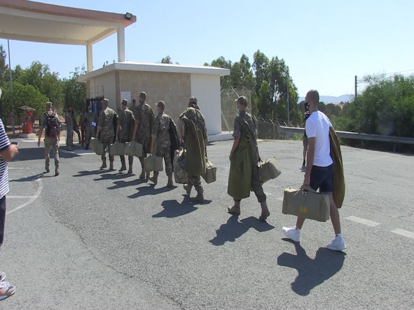 Ήταν χαλασμένη η σάλτσα που δηλητηρίασε τους 30 νεοσύλλεκτους (ΒΙΝΤΕΟ)