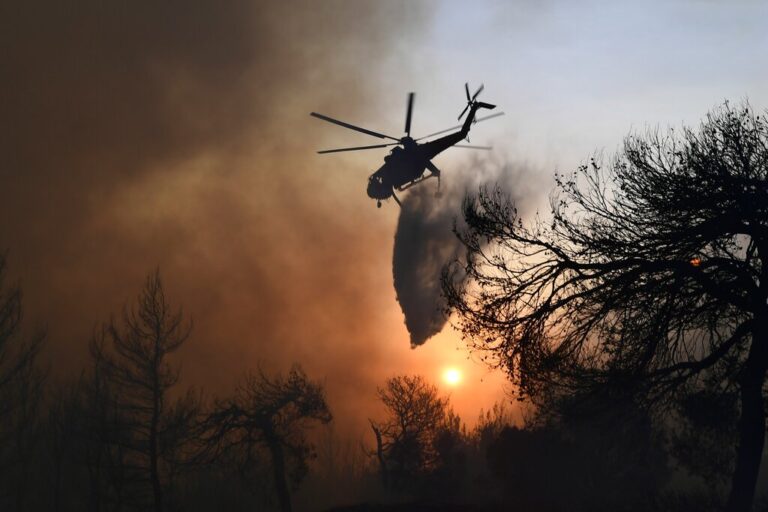 Τραυματίστηκε σοβαρά πυροσβέστης στην Πάρνηθα