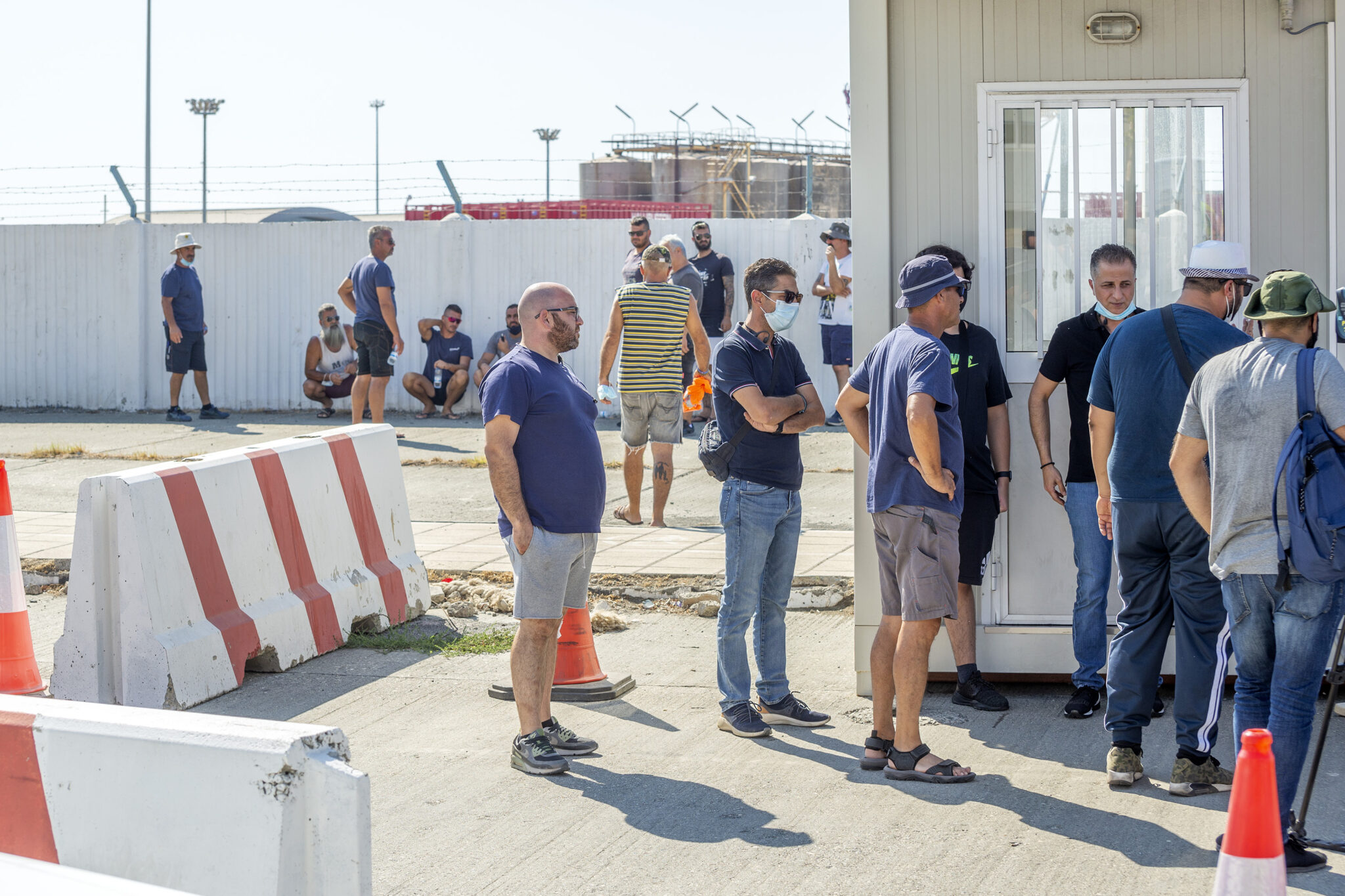 Έξω από τα Υπουργεία Μεταφορών και Εργασίας οι απεργοί της DP World Limassol