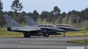 ΒΙΝΤΕΟ: Οι πρώτες εικόνες των μαχητικών Rafale "ντυμένα" στα ελληνικά χρώματα