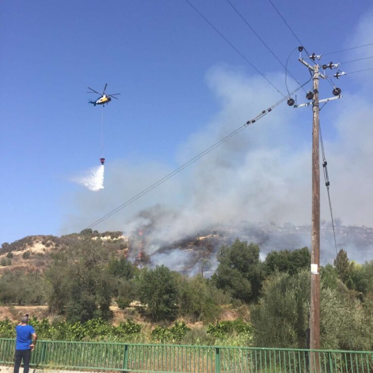 Τέσσερις πυρκαγιές μέσα σε λίγες ώρες στο χωριό Μαμώνια της Πάφου