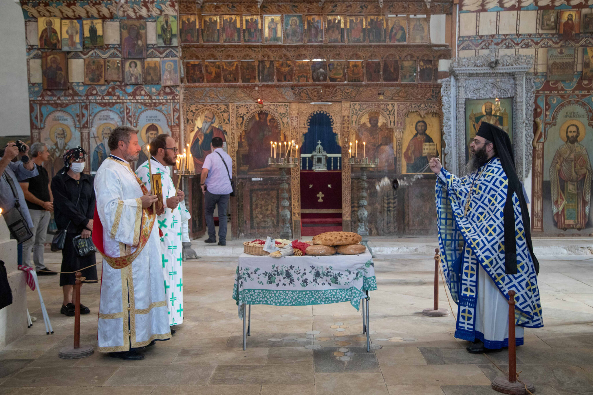 ΦΩΤΟ: Θεία λειτουργία στην κατεχόμενη Μονή Αποστόλου Βαρνάβα μετά από 22 μήνες