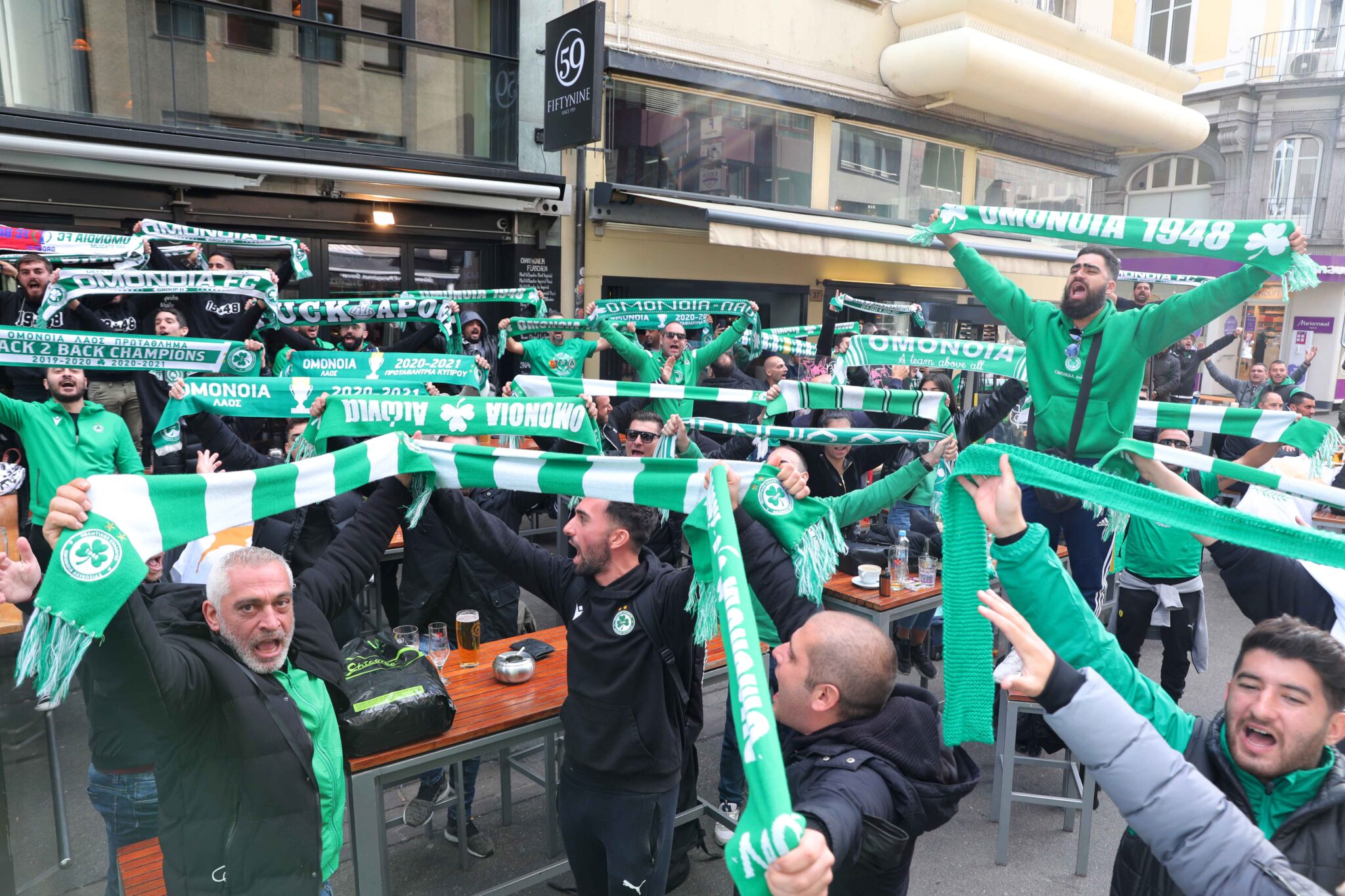 Έστησαν pre-game… πάρτι στη Βασιλεία οι φίλοι της Ομόνοιας (ΦΩΤΟ & ΒΙΝΤΕΟ)